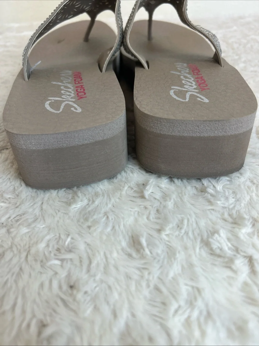 New Skechers Sz 9 Vinyasa Glass Star Wedge Sandal Taupe Flip Flop Yoga Foam
